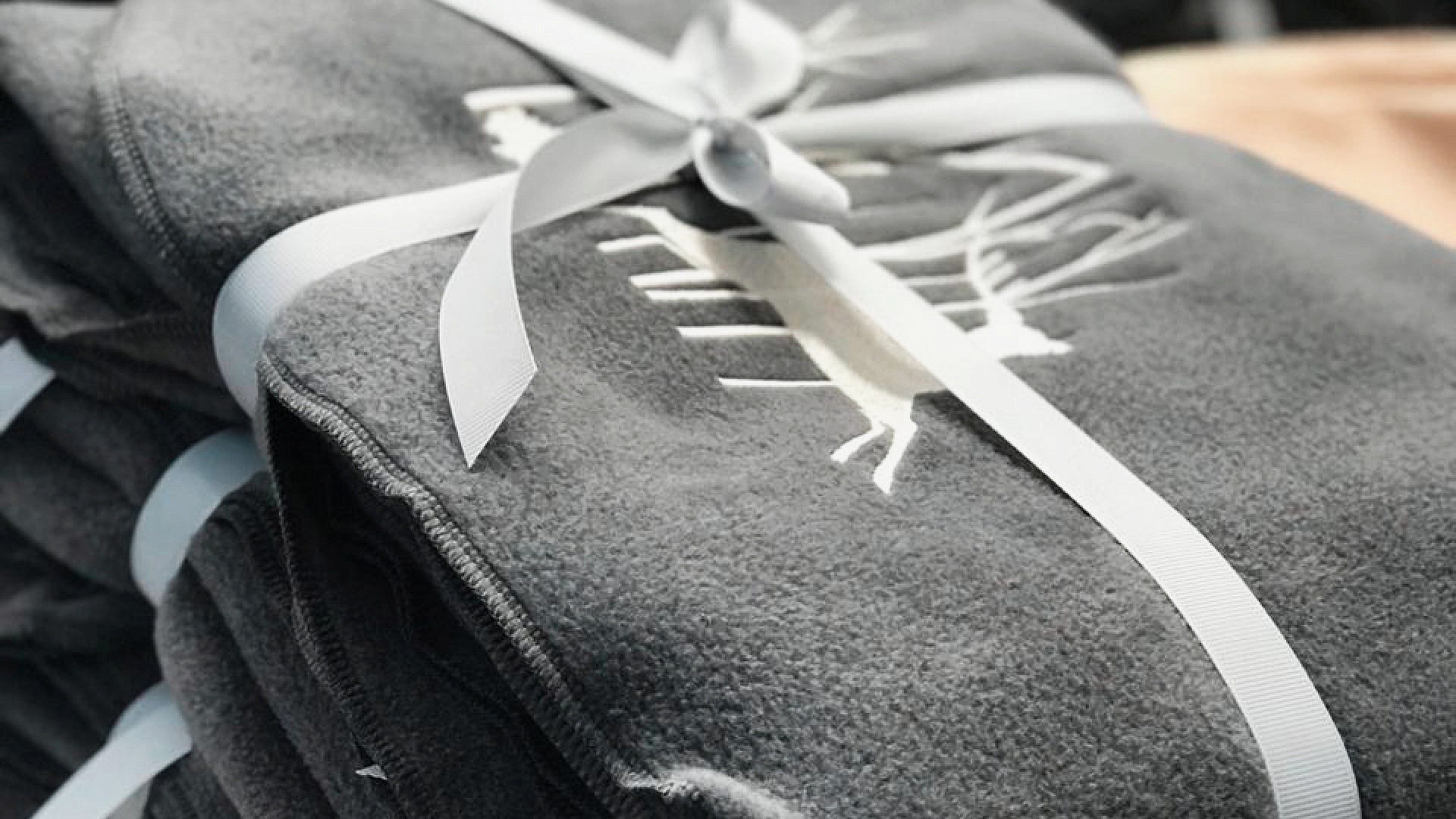 Пошив фартуков, пледов и сумок для ресторана Чаща